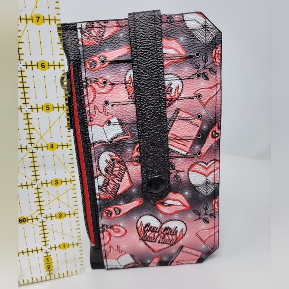 New Purse Pal Slim Compact Wallet Card Holder Coin Purse "Good Girls Read Smut" - Picture 2 of 6